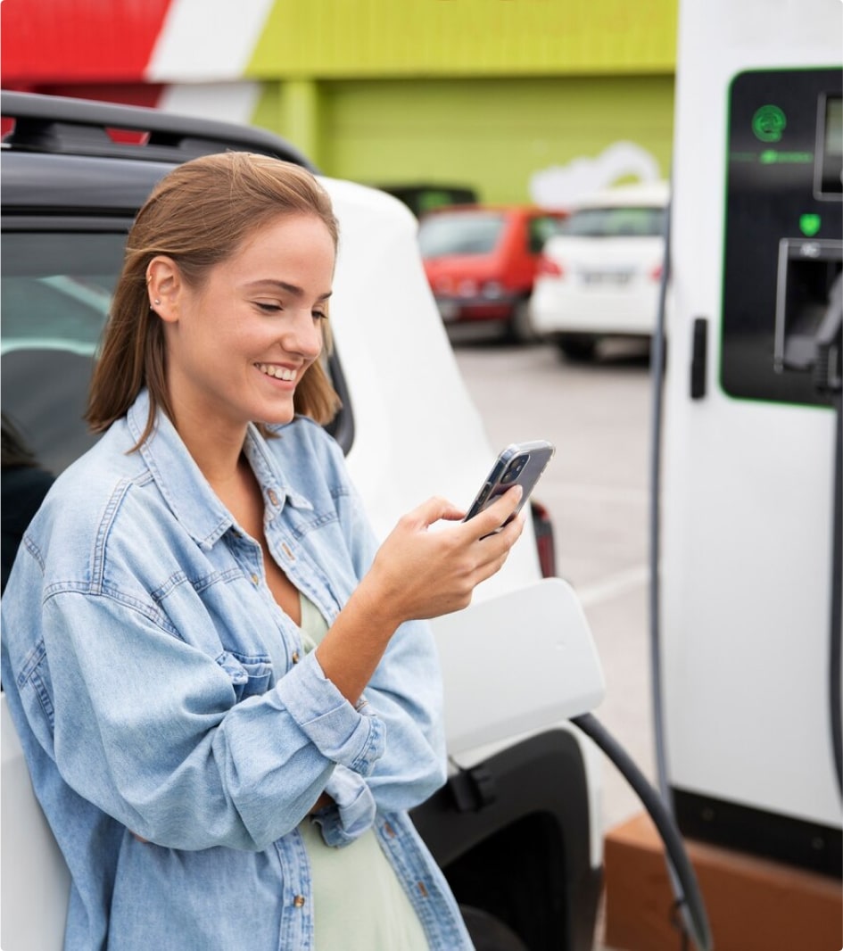 Korisnik koristi eDrive aplikaciju za vozace elektricnih automobila.
